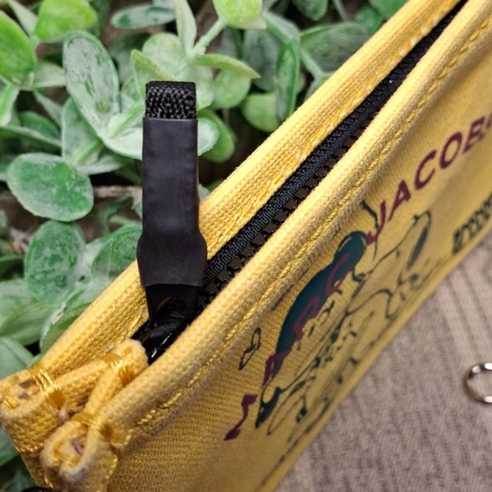 Marc Jacob X Peanuts The Pouch Wristlet - Picture 13 of 16